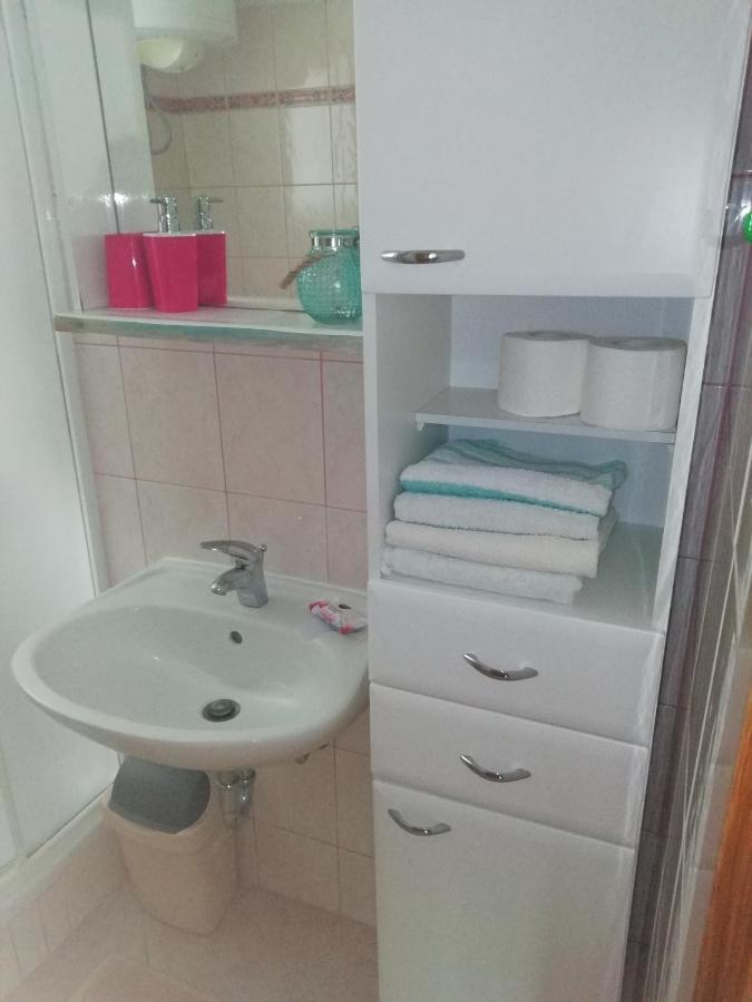 Feel Good Apartment Banjol 외부 사진